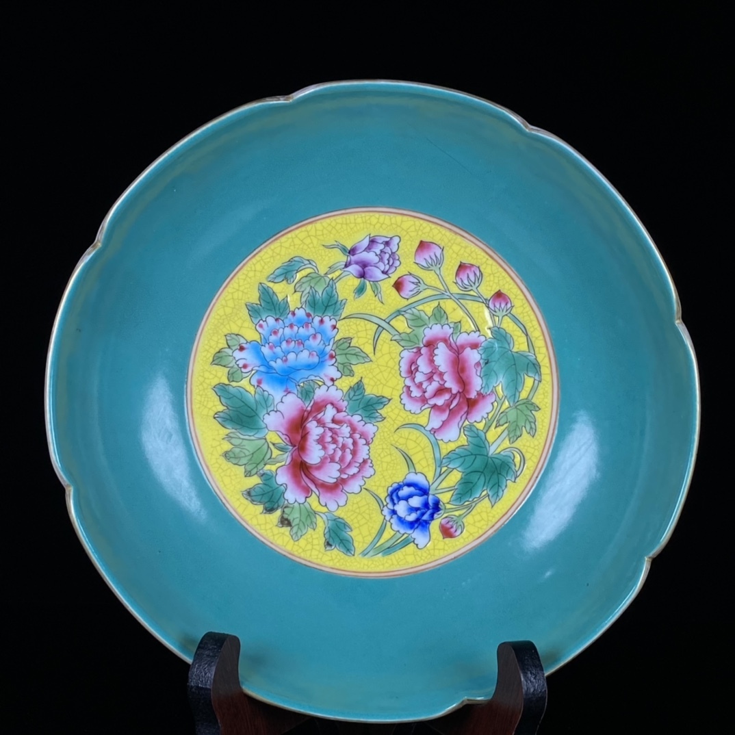 旧 清代 乾隆年制 琺琅彩花卉紋盤 唐磁 古陶磁器 陶芸 中国古美術 古賞物 古置物 唐物 K711拍卖
