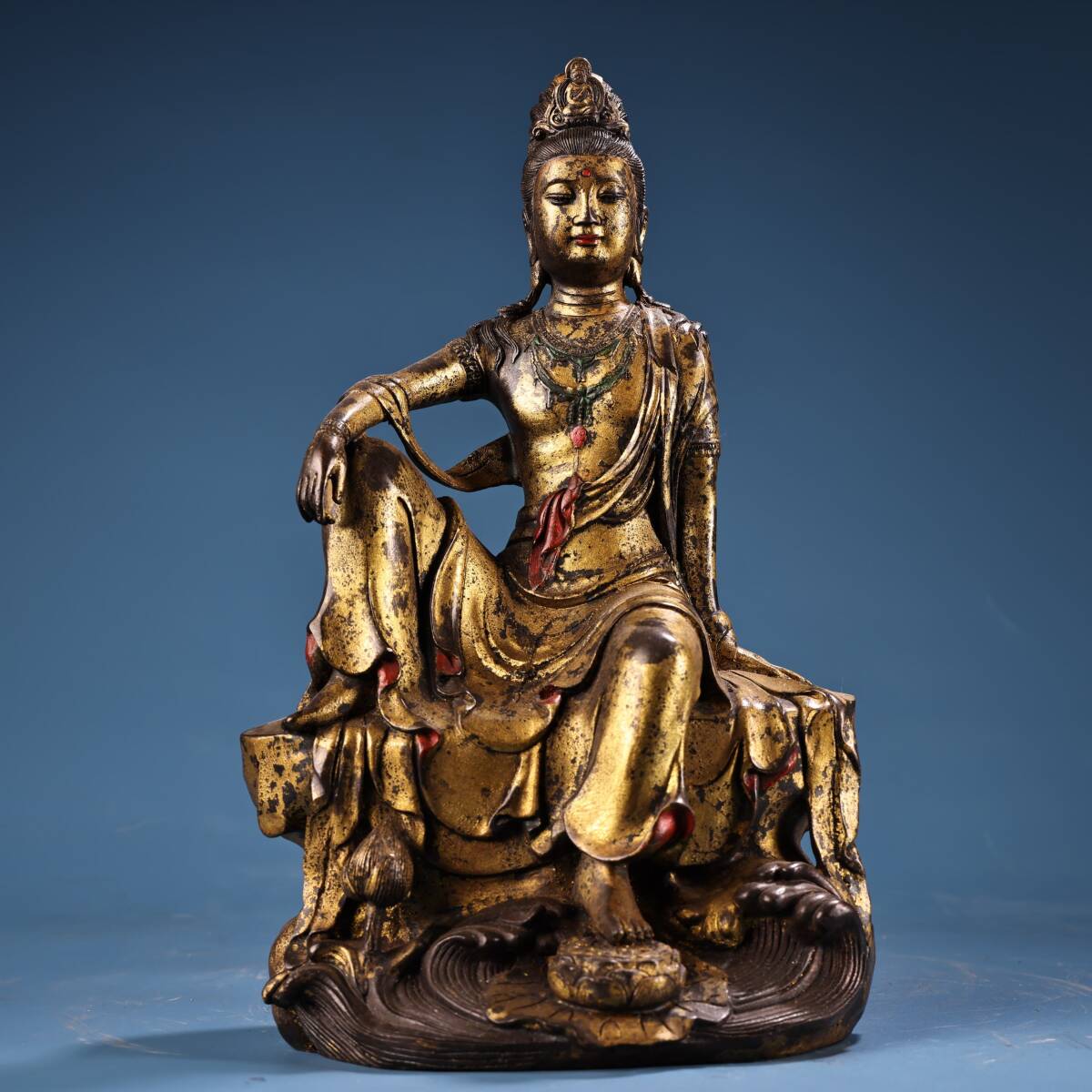 旧 清代 純銅 全銅 泥金 自在坐山観音菩薩 仏像1体 古置物 古賞物 中国古美術 唐物 S711拍卖