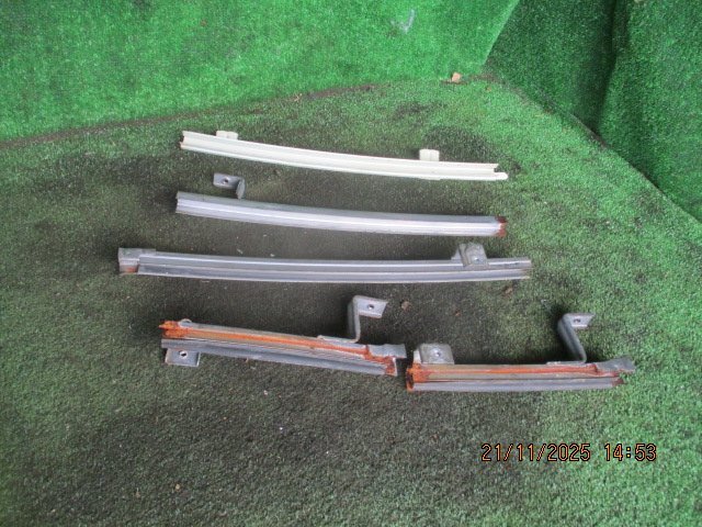 (0380)DE51V エブリイ ジョイポップターボ ドアガラスガイドレールセット拍卖