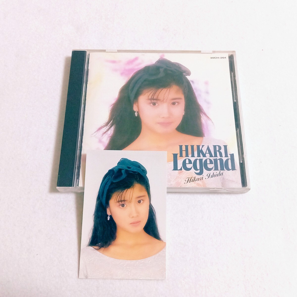 石田ひかり / HIKARI-Legend 《カード付き 税表記なし 旧規格 30CH-264》 アルバム CD 全10曲 ヒカリレジェンド エメラルドの砂/くちびる拍卖