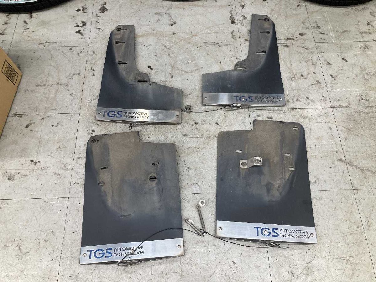 三菱 デリカ D:5 前期用 マッドフラップ X-Fang 1台分 本体のみ 野田拍卖