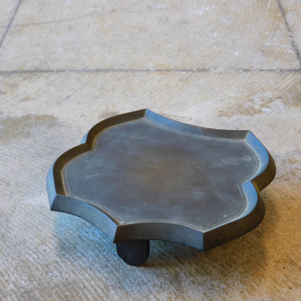 時代 銅製 金剛盤 在銘 碓氷氷嶺坂西加賀守藤原宇重 / 藤原宗重 ? 密教 法具 拍卖