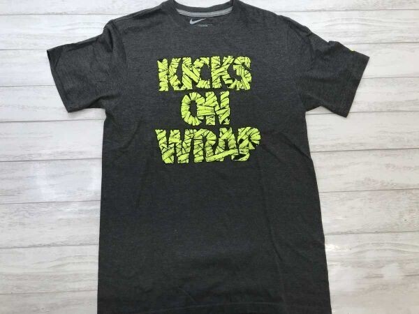 ナイキ NIKE スポーツ ストリート サイケ ヒップホップ KICKS ON WRAPS ネオンカラー プリント 半袖Tシャツ メンズ コットン混合 S グレー拍卖