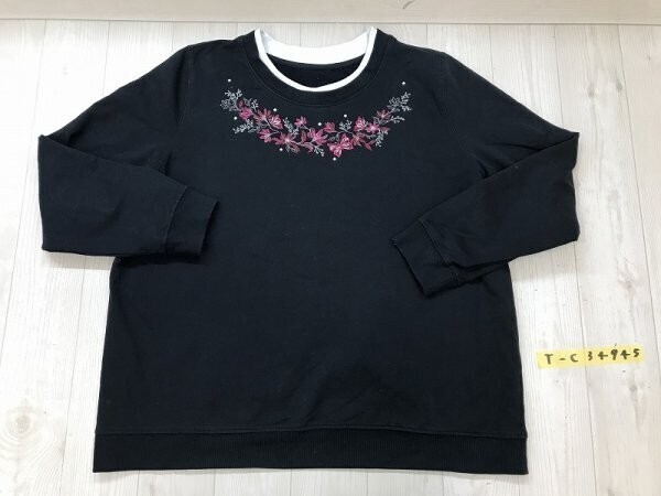 レディース 花&蝶々 刺繍入り 裏起毛 トレーナー 黒白拍卖