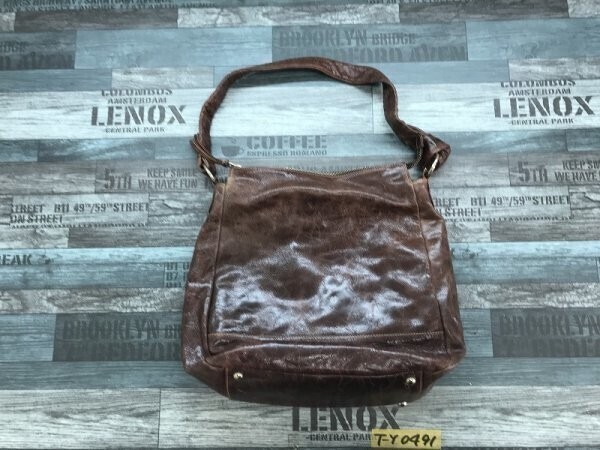 PECORA レディース 底鋲 レザー調 ジップ 1ショルダーバッグ 茶色拍卖