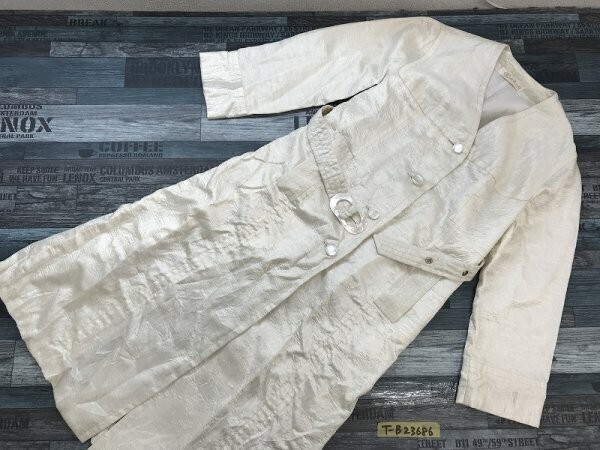 ル・シルク レディース ベルト付き 光沢 ノーカラーロングコート オフホワイト拍卖