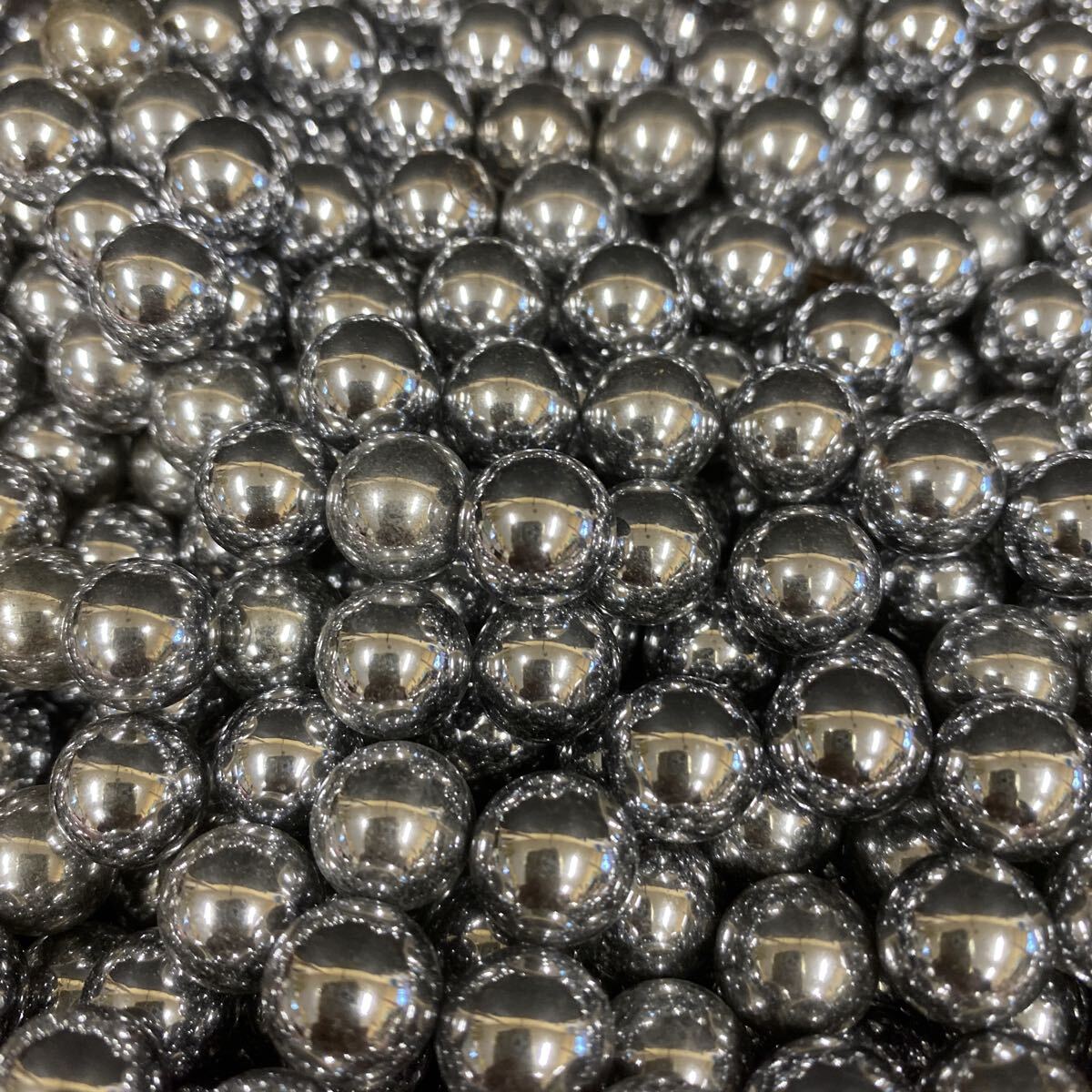 T4289 パチンコ玉 1000発 6Kgほど 工作 11mm ドル箱付き拍卖