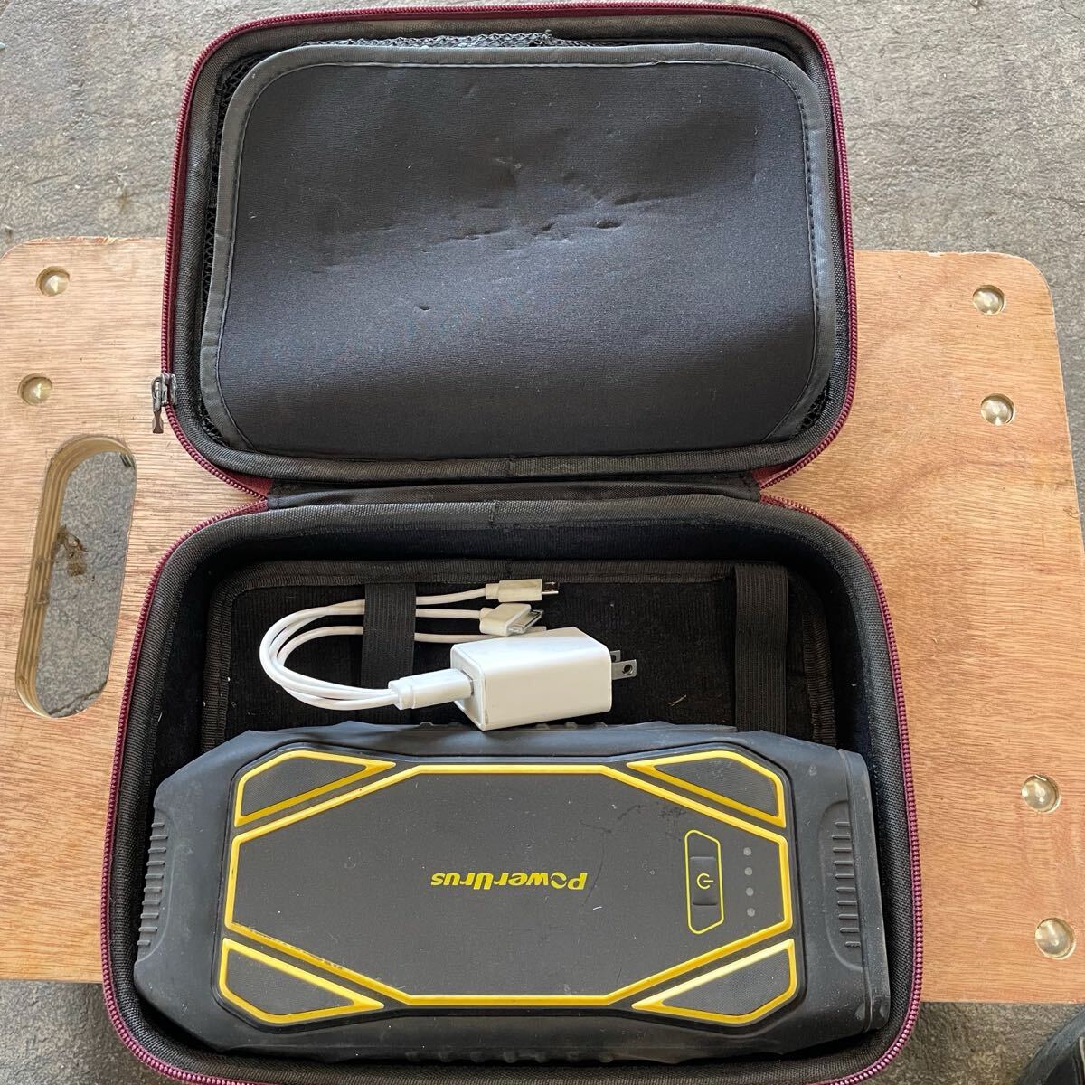 PowerUrus 車用エンジンスターター モバイルバッテリー 12V 緊急時 ジャンプスターター ☆倉庫整理拍卖