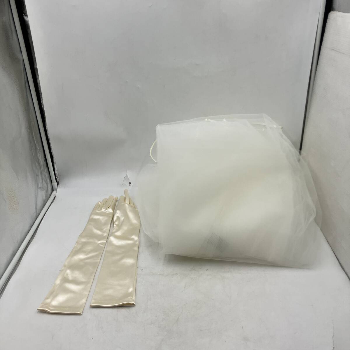 【中古美品】ウェディングベール シンプル オフホワイト ロングベール おおよそ280cm くし付き 挙式ドレス用 /手袋 約49.5cm 結婚式 2点拍卖