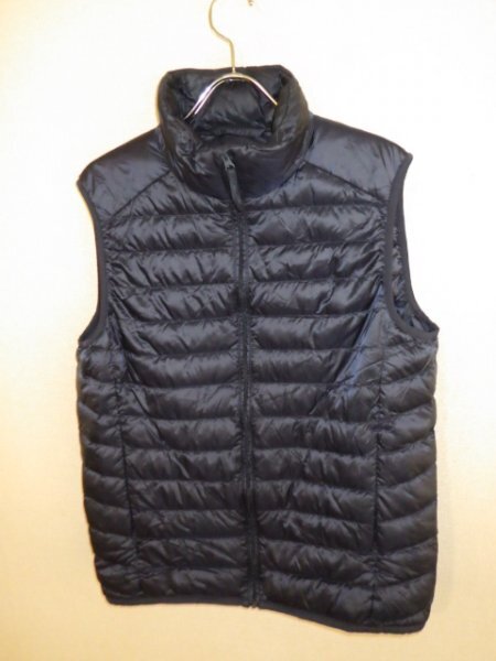 z166 UNIQLO ユニクロ ダウンジップベスト 紺色 サイズM 人気 激安拍卖