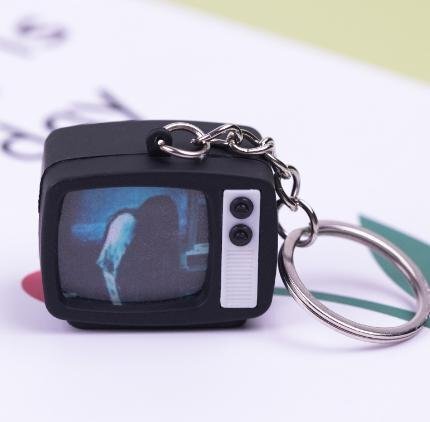 テレビ型キーホルダー リング 貞子 音&光 効果付き ホラー呪い アクセサリー拍卖