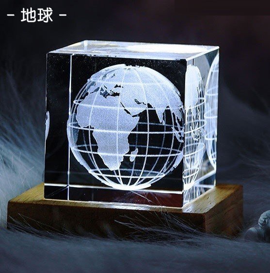 オシャレな置き物 クリスタルライト 5cm 地球儀 オブジェ 室内 雑貨 パターン 立方体 透明 上品 結婚記念 卒業祝い 子供拍卖