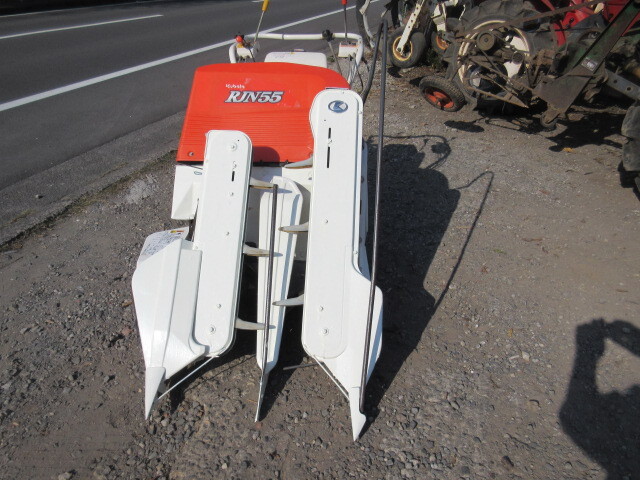 鹿児島 綺麗なクボタ2条刈バインダーRJN55 今年の10月使用 動作は全て正常に動きます拍卖