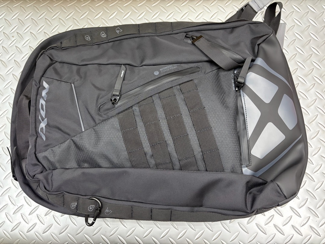 ■イクソン Vキャリアー デイバッグ ブラック 自宅保管未使用■拍卖