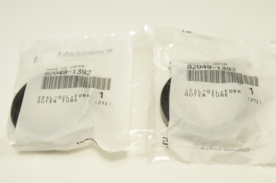 カワサキ純正部品 92049-1392 オイルシール 43パイ x2 送料込 54-5299 ゼファー1100 拍卖
