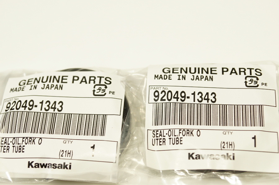 カワサキ純正部品 92049-1343 オイルシール 39パイ x2 送料込 54-5305 ゼファー ZR400 C1-C7 拍卖