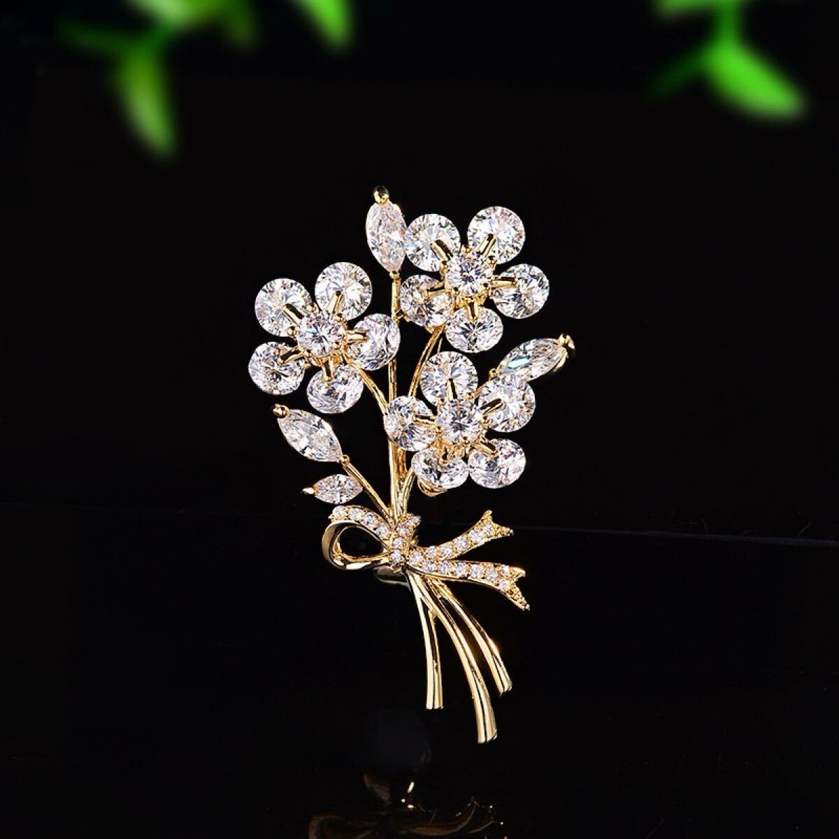 スワロフスキークリスタル桜花束ブローチジルコン花コサージュ入学式卒業式結婚式お誕生日記念日クリスマス母の日贈り物拍卖