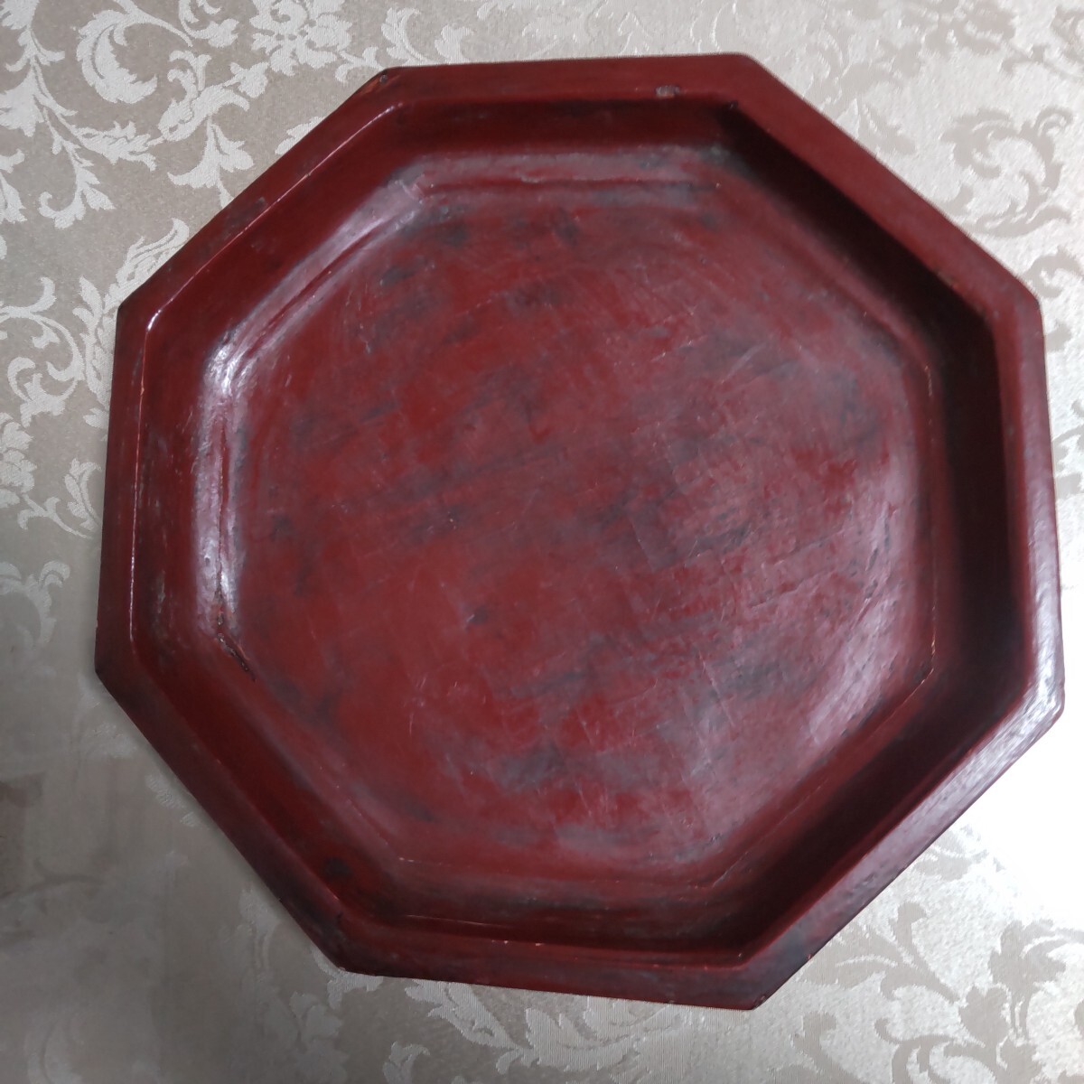 李朝 骨董 八角盆 堅地堅固 網代底 古代朱漆 アンティーク 対角約33cm 李朝民芸 珍品 古美術拍卖