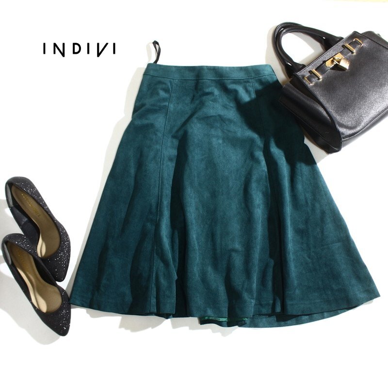 美品 INDIVI インディヴィ 株)ワールド スエード調 フレアスカート 膝下丈 38 M グリーン 深緑 秋 冬 オフィス 通勤 綺麗 フェイクスエード拍卖