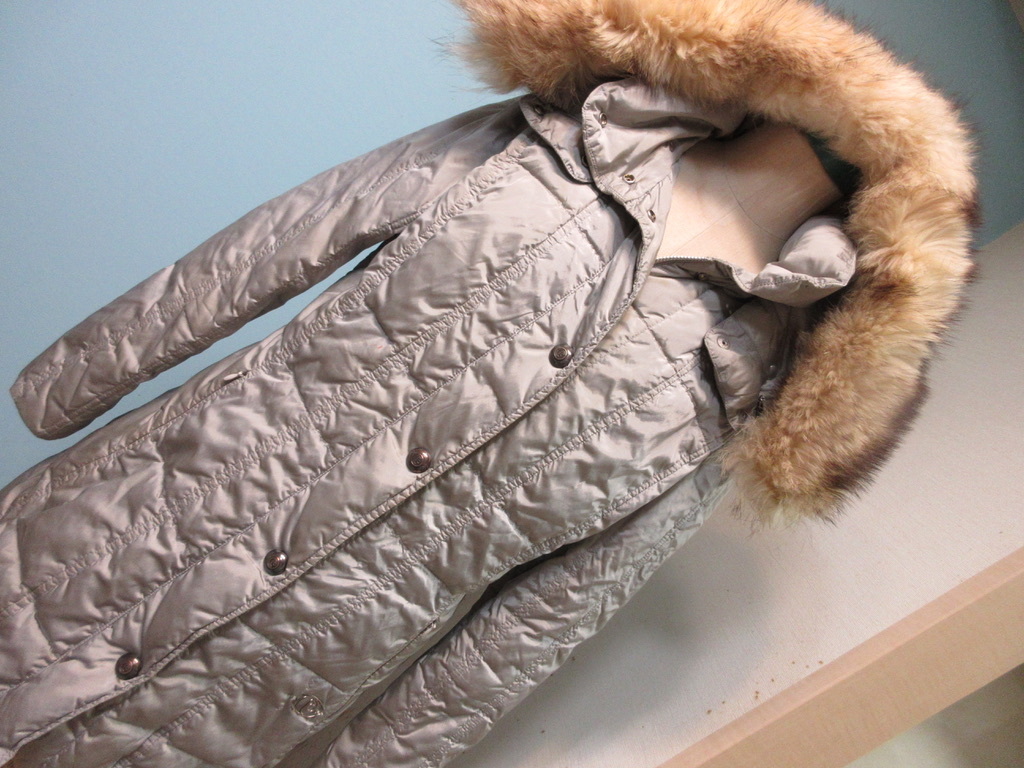 イタリア製 ダウン90% cby高級ダウンコート シルバーダウンコート リアルファーフード拍卖