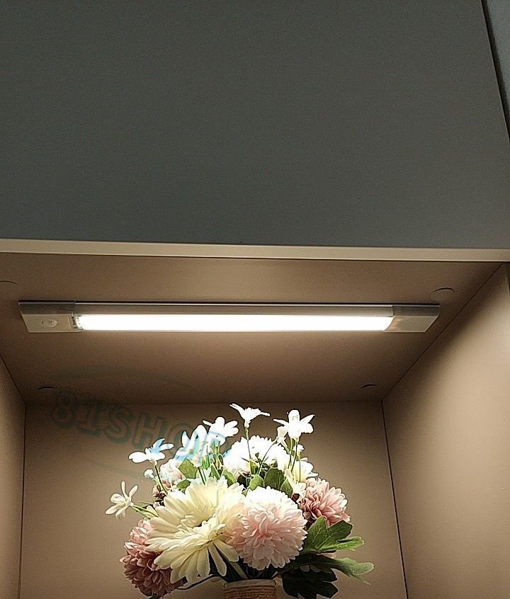 「81SHOP」LEDセンサーライト 人感 調光 薄型 USB充電式 酒棚 無線キッチン靴棚たんす粘着式戸棚照明 感応、 磁貼り付け 40cm拍卖