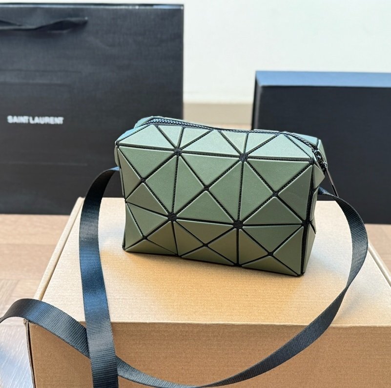 BAO BAO ISSEY MIYAKE バオバオイッセイミヤケ トートバッグ ショルダバッグ レディース 17 X 12cm拍卖