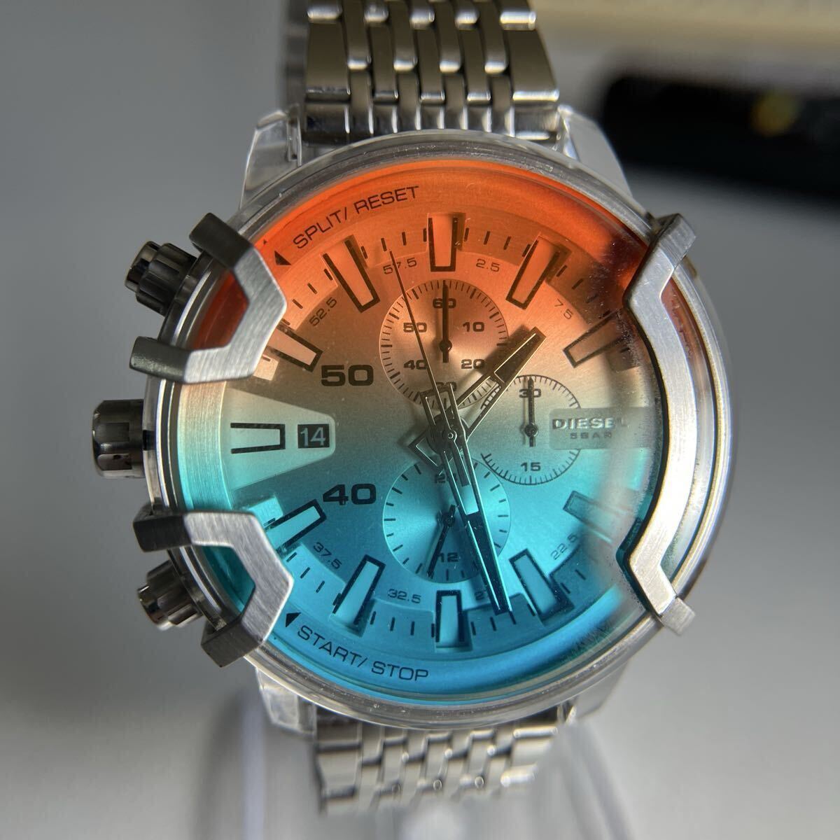 未使用に近い美品 DZ4521 DIESEL ステンレスベルト新品に交換 電池新品交換 ディーゼル クロノグラフ正常作動 カラーガラス拍卖