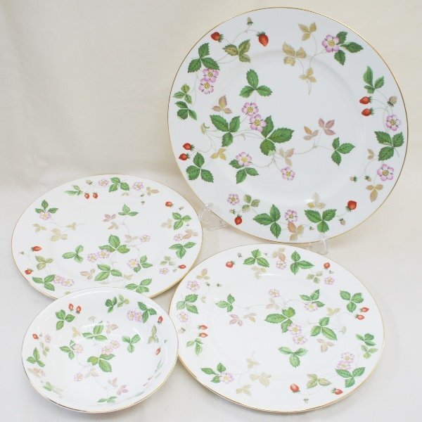 中古【WEDGWOOD ウェッジウッド】ワイルドストロベリー プレート4点セット 27cm 23cm サラダソーサー15.5cm 定価合計36300円 皿 ランチ拍卖