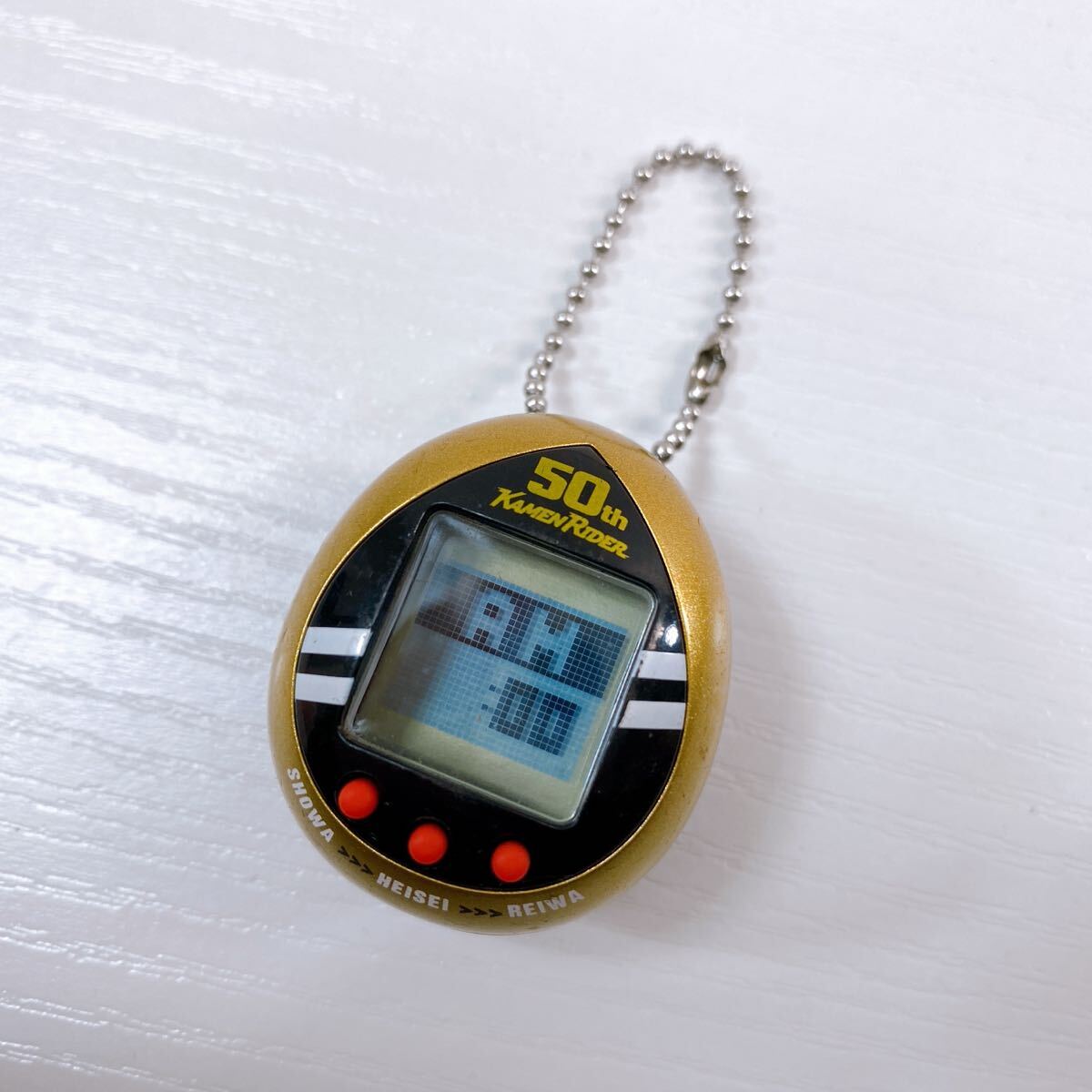 335【中古】BANDAI 仮面ライダーっち 50thアニバーサリーVer. たまごっちナノ レガシーゴールドバージョン バンダイ 動作確認済み 現状品拍卖