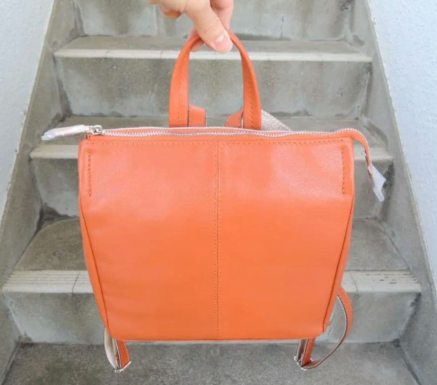 新品☆19800円☆小型 スクエアリュック 牛革 キャメル拍卖