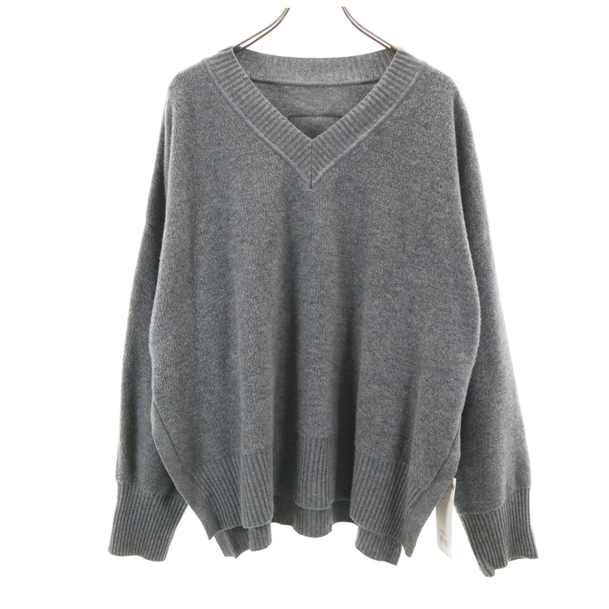 未使用 ADORE アドーア 日本製 長袖 Vネック セーター 38 グレー ニット レディース拍卖