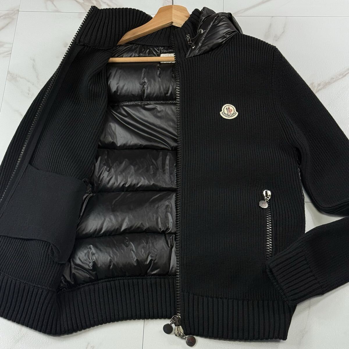 未使用級●MONCLER モンクレール ダウンジャケット ニット セーター 切替 ブルゾン ロゴワッペン ストレッチ メンズ 黒 ブラック系拍卖