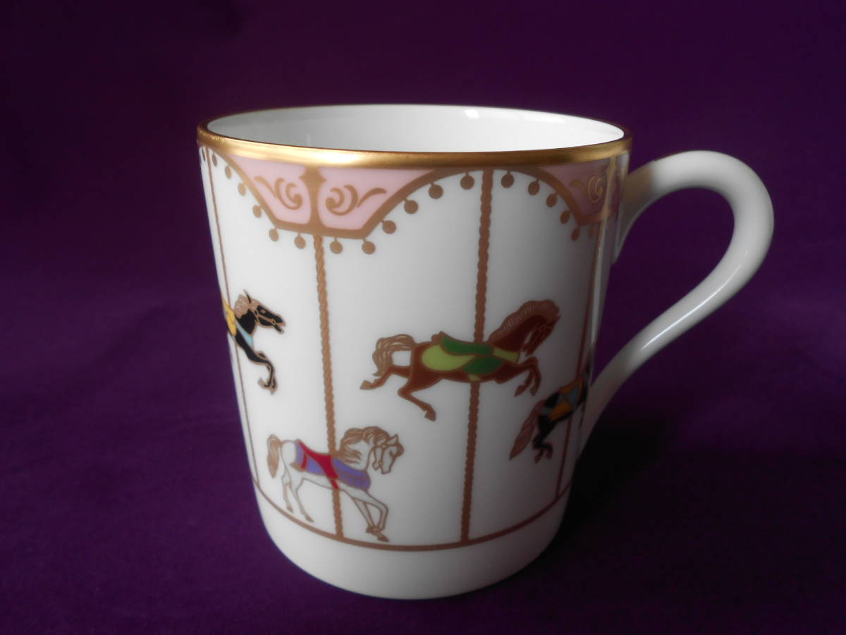 ★大倉陶園! ☆回転木馬・マグカップ(ピンク)☆ 新品 コーヒー 紅茶 ミルク ラテ エスプレッソ ギフト拍卖