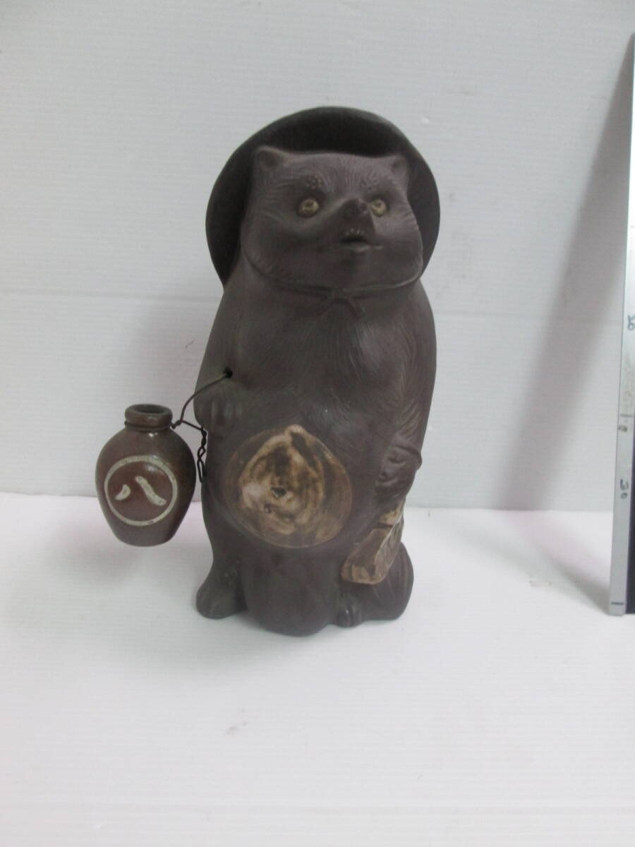 徳利を持った狸 大谷焼(AIしらべ) 置物 陶器 H23cm 拍卖