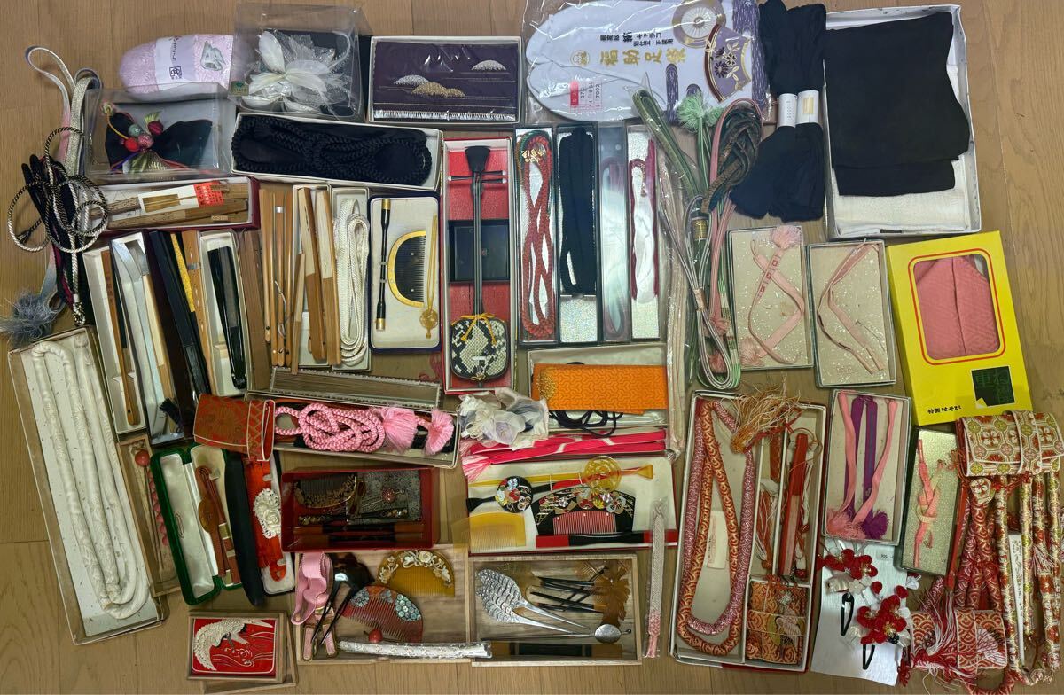 Y25112002 和装小物おまとめ 帯締め 髪飾り 正絹 アクセサリー 帯紐 扇子 くし 小物入れ ポーチ 和装小物 かんざし 簪 ヘアピン 和装 足袋拍卖