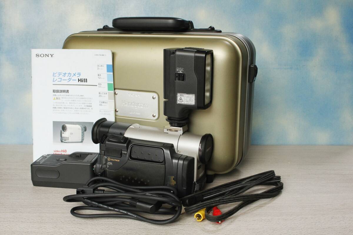 ※作動未確認 SONY Video Hi8 ハンディ-カム CCD-TR555 ソニ- ハードケ-ス付き ジャンク拍卖