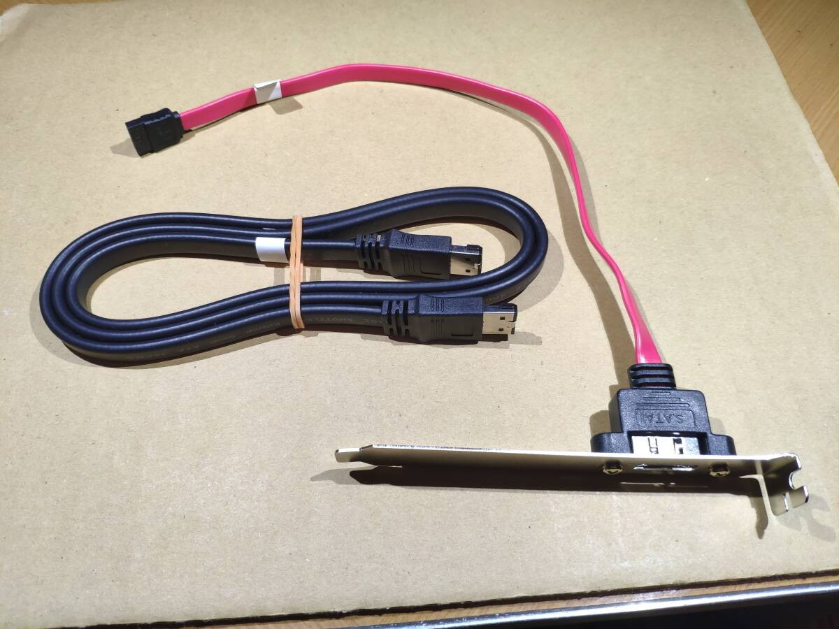 ■即決■SATA - eSATA変換ケーブル(ブラケット付き)と eSATAケーブルの2本セット拍卖