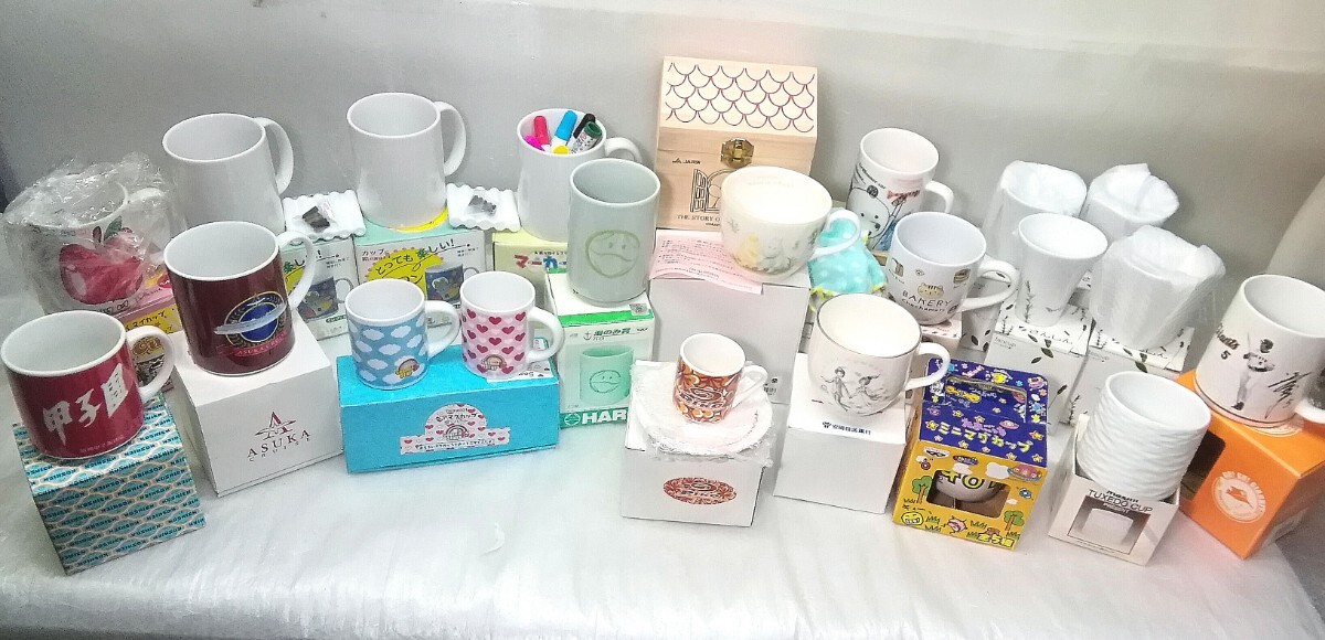 【未使用】箱入り マグカップ 大量 まとめて 陶器製 ティーカップ/カップ& ソーサー/コップ MOOM IN 木箱入/たまごっち/その他 (Mg)拍卖