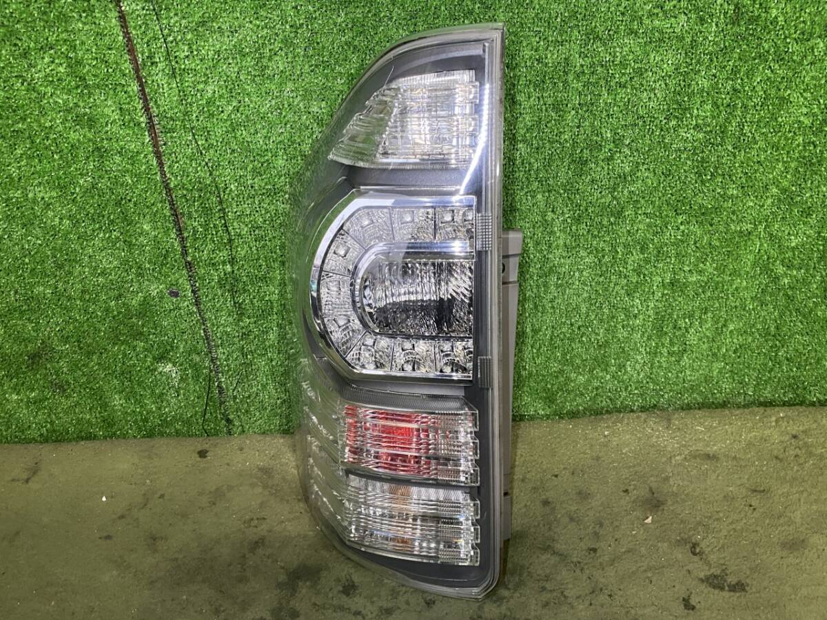 ZRR70/ZRR75 ヴォクシー テールライト左 テールランプ左 イチコ 28-220 LED 点灯OK拍卖