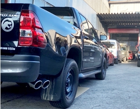 「サクソン/SUXON」TMT ハイラックス(GUN125/2GD/2.4L)後期用マフラー Ver.1(リアタイヤ後ろサイド2本出し)拍卖