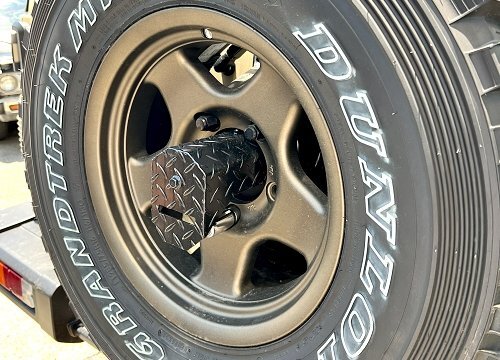 「サクソン/SUXON」70系ランクル(GDJ76W)1GD用スペアタイヤステップ(塗装済み)拍卖