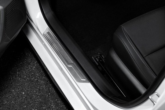 「K'SPEC」60系プリウス(MXWH6#/ZVW6#)用アウタースカッフプレートx1台分拍卖