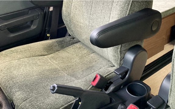 「j-club/レガンス」タウンエース バン(S40/S41)用フロントシートアームレストx運転席左側(レザーブラック/無段階タイプ)拍卖