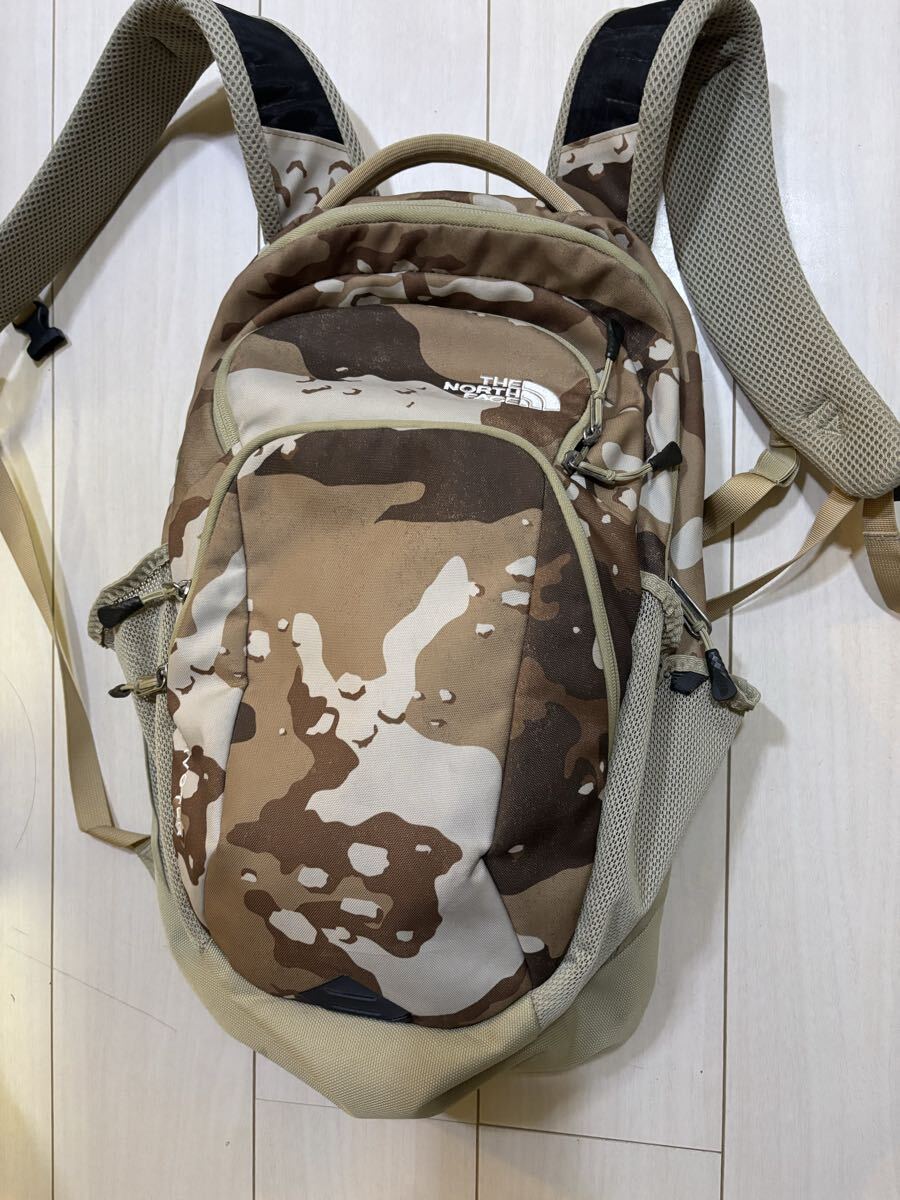 かっこいい!THE NORTH FACE ノースフェイス バックパックカモフラ迷彩リュックスポーツバックバスケットサッカーなどにいかが?拍卖