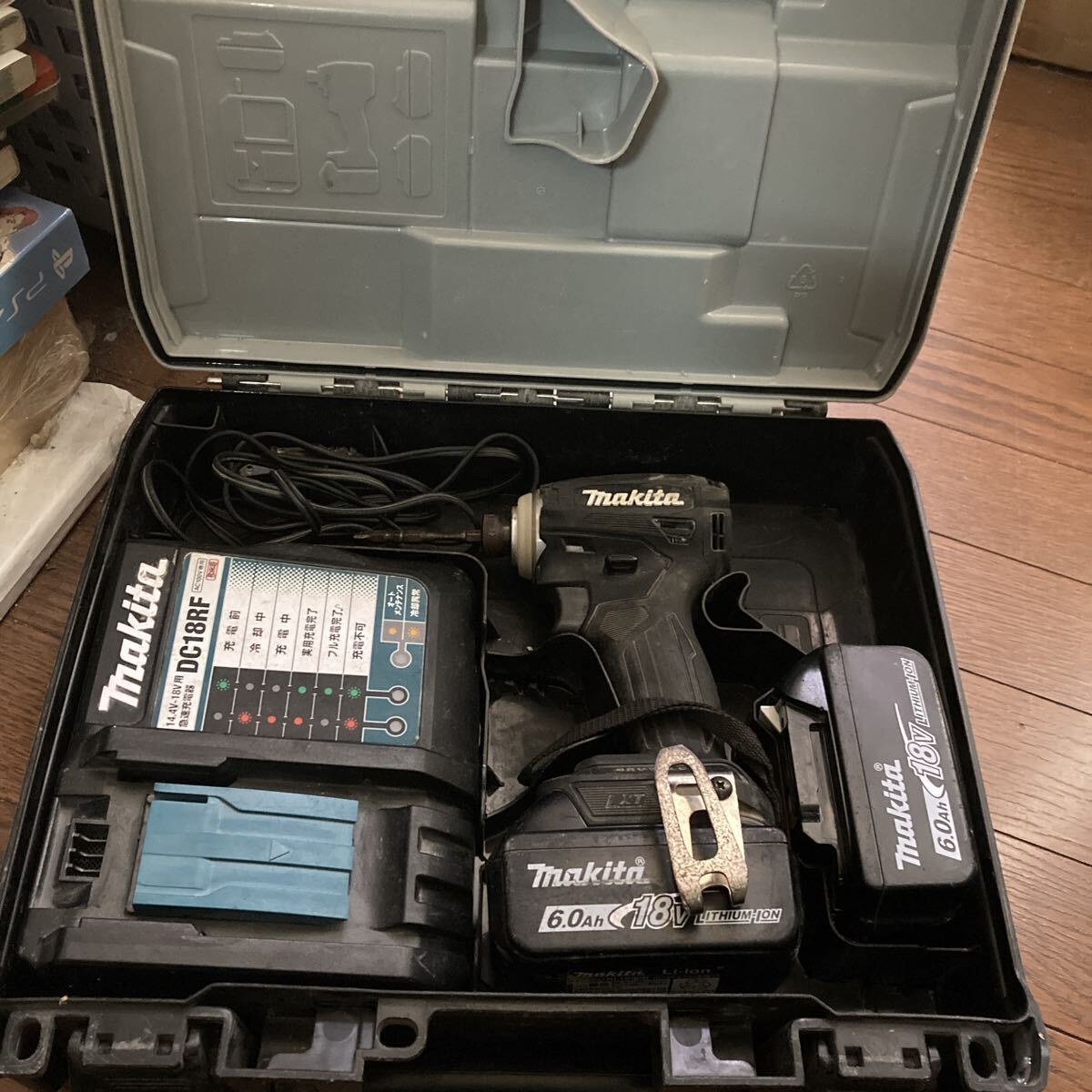【工具】 マキタ インパクト ドライバー TD172DRGX B 18V 6.0Ah フル セット 本体 バッテリー 2個 充電器 ケース makita拍卖