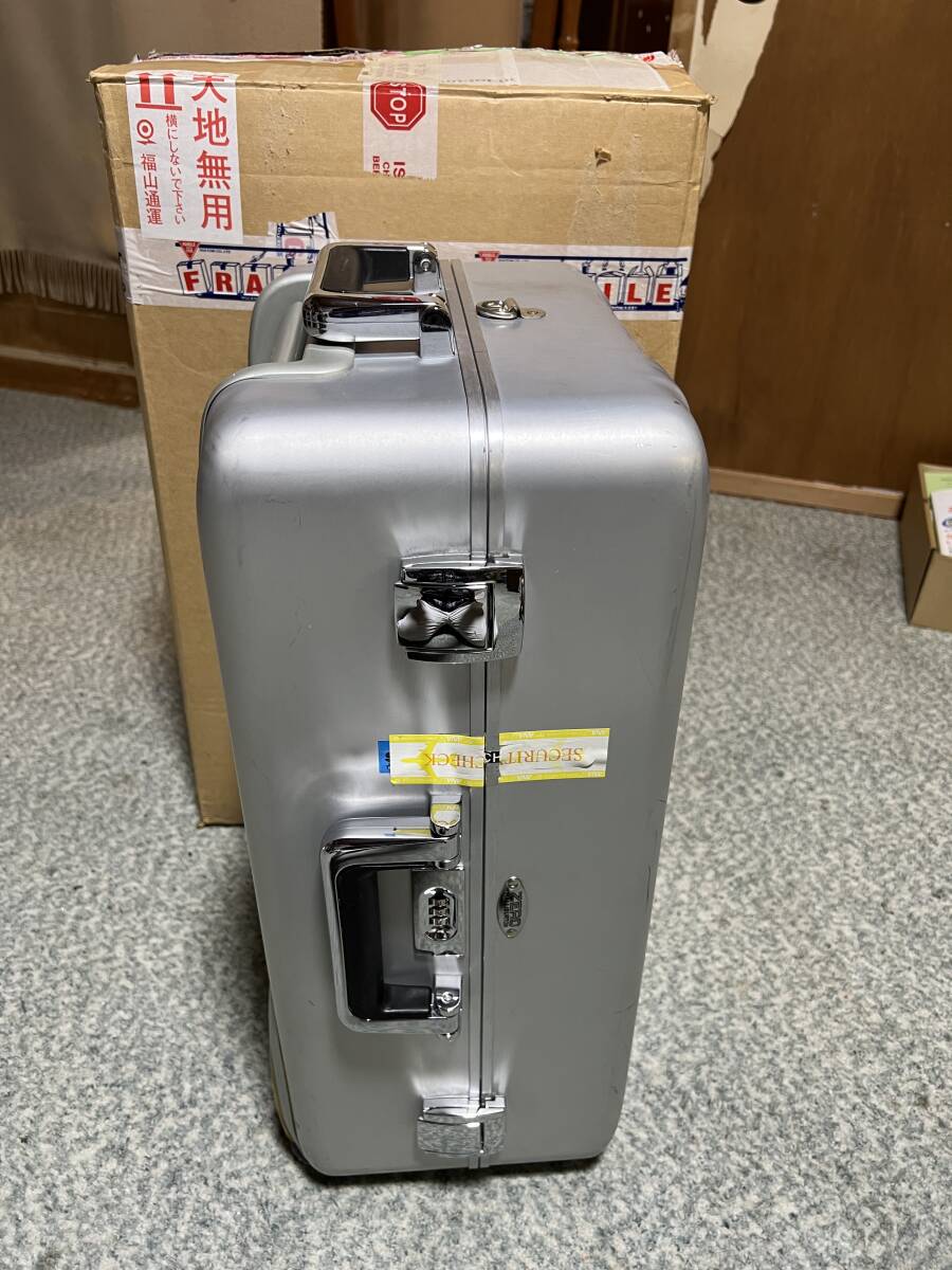 ZERO Halliburton ZR21L Silver ゼロハリバートンキャリーバック 機内持込可拍卖