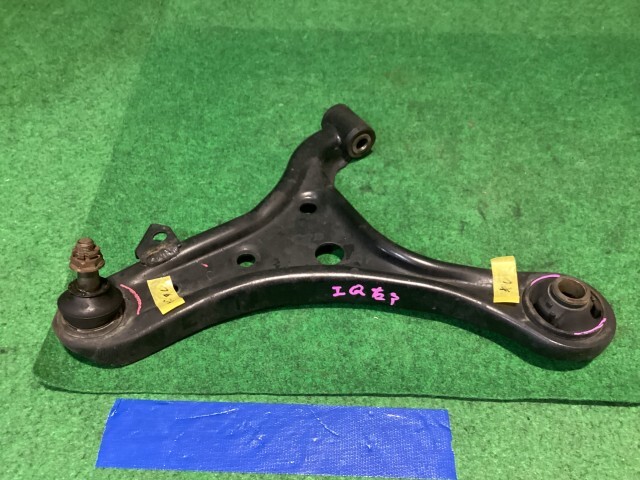 iQ DBA-KGJ10 フロント 右 ロア アーム 070拍卖