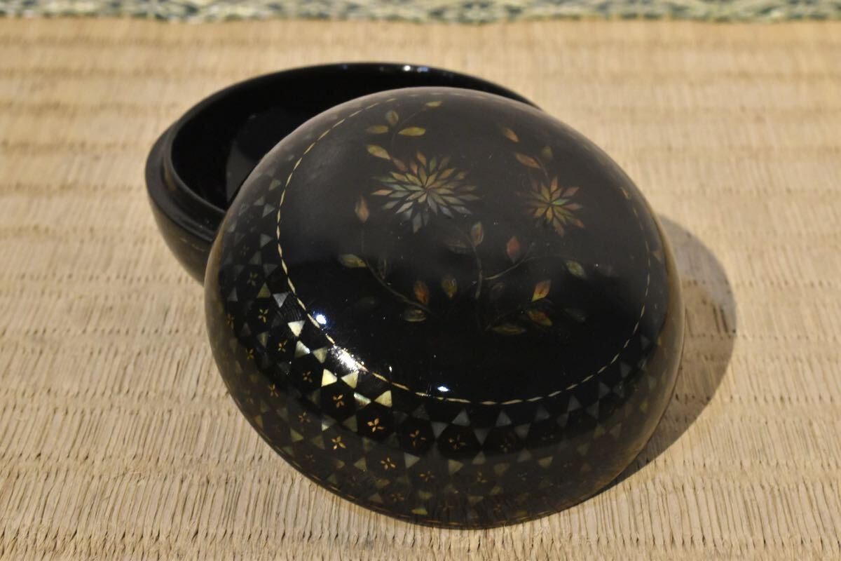 【GE】Z936【コレクター所蔵品】時代 螺鈿香合/中国古玩 中国美術 青貝 漆器 漆芸 盒子 蓋物 骨董品 時代品 美術品 古美術品 tm拍卖