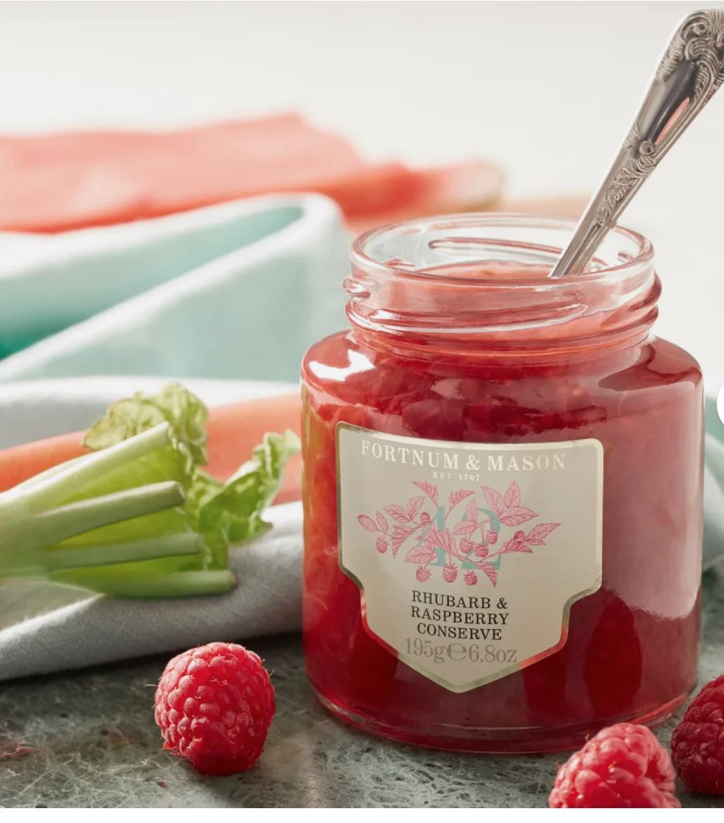 初夏のティータイム。英国で相性最高【ルバーブ&ラズベリーコンサーブ】フォートナム&メイソン195g拍卖