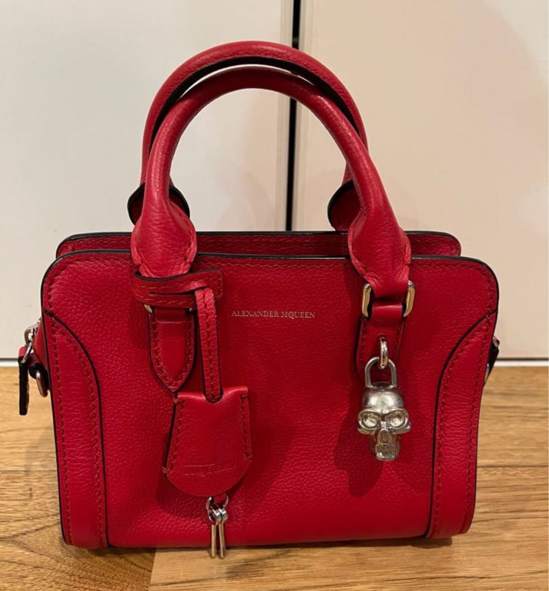 アレキサンダーマックイーン スカル ミニパドロック 2wayミニバッグ ハンドバッグ ショルダーバッグ トートバッグ 赤 レザー レッド拍卖